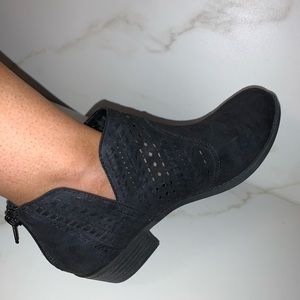 Carlos Santana Black Booties SIZE 8